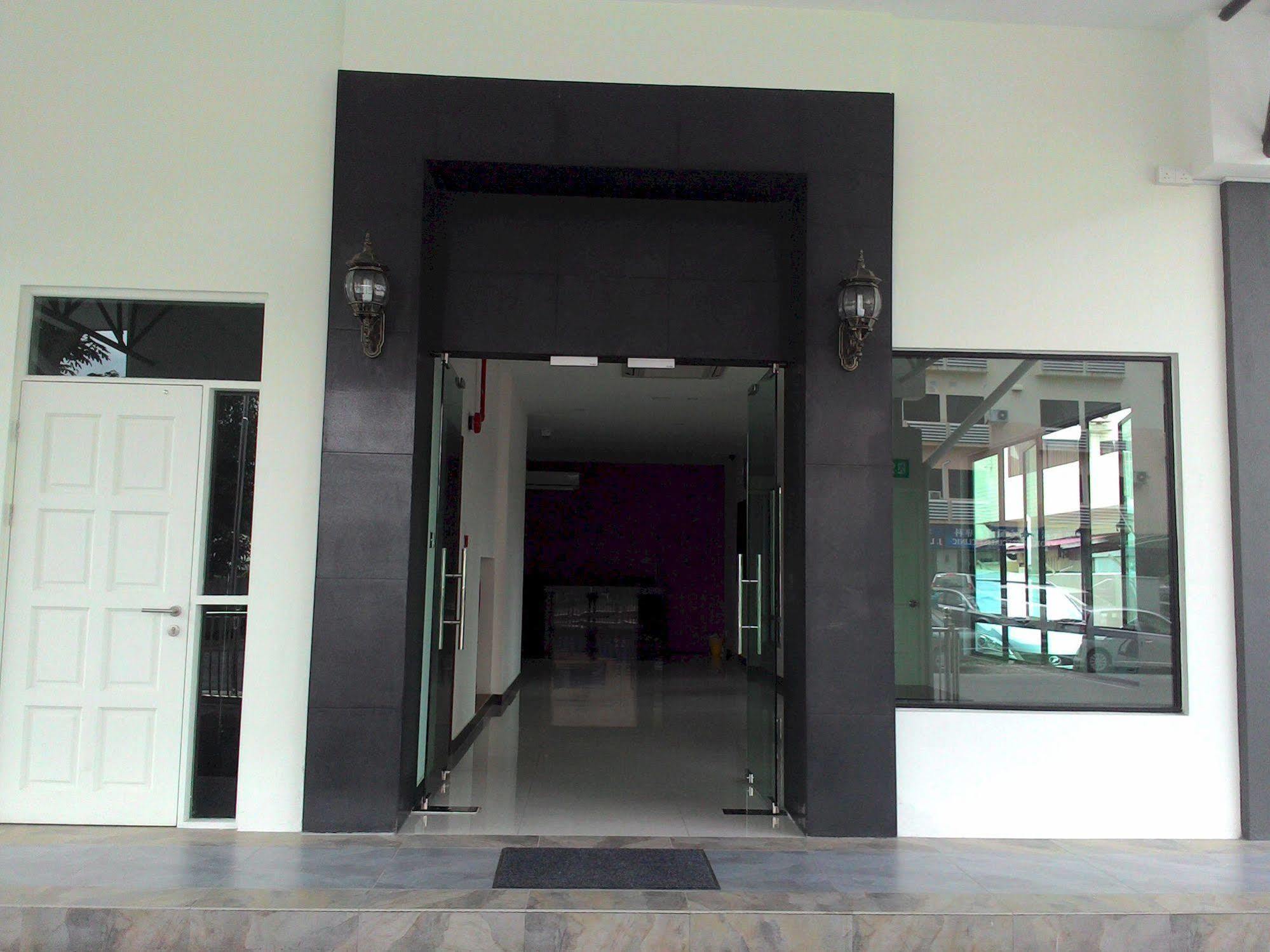 101 Hotel Miri Exterior foto